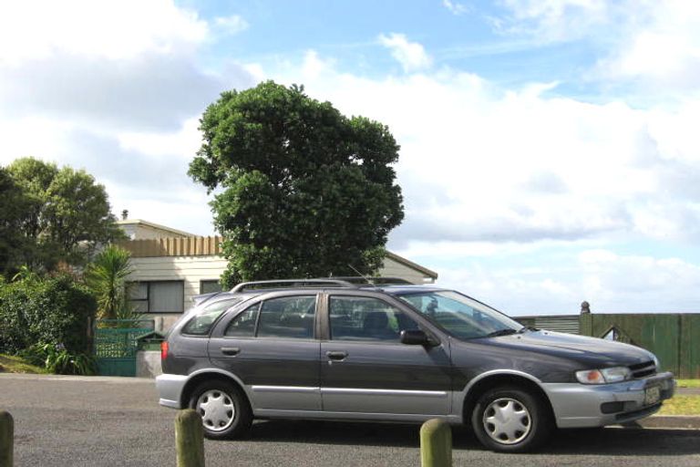 Photo of property in 1/51c Sunset Road, Totara Vale, Auckland, 0632