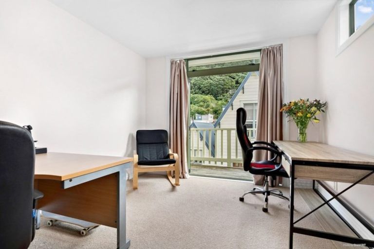 Photo of property in 2/168 Tinakori Road, Thorndon, Wellington, 6011