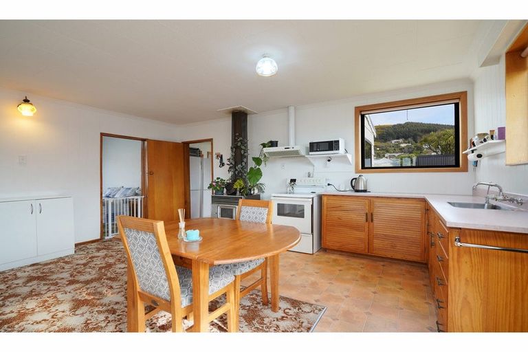 Photo of property in 220 Marine Parade, Bluff, 9814