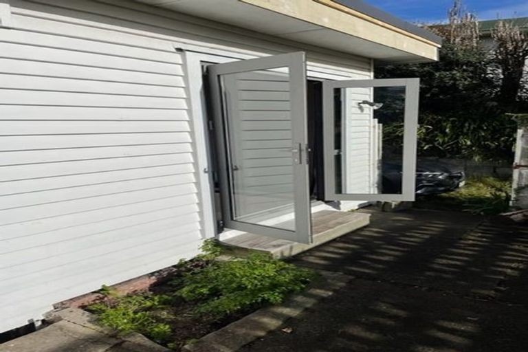 Photo of property in 8a Gavin Road, Raumati Beach, Paraparaumu, 5032