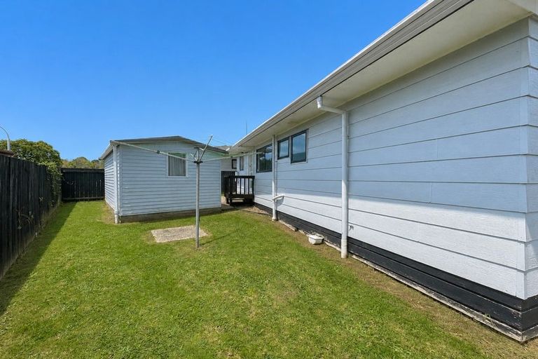 Photo of property in 2/25 Melleray Place, Randwick Park, Auckland, 2105
