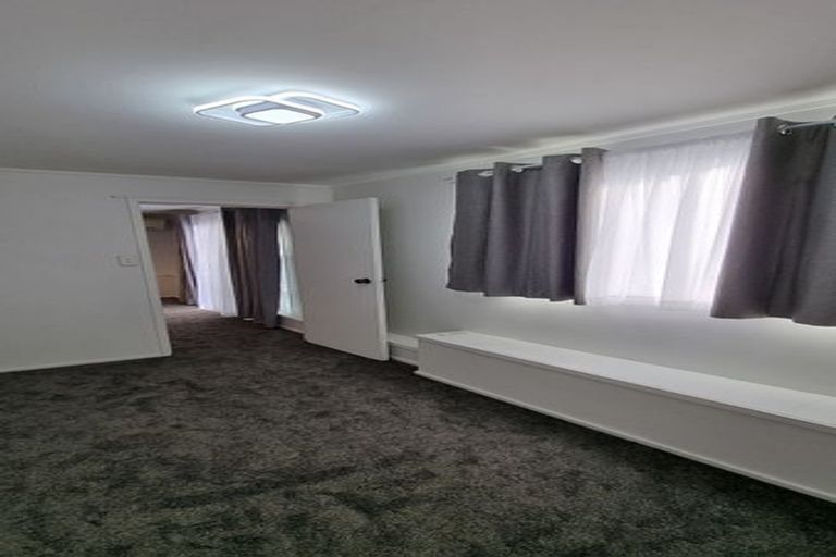 Photo of property in 2/40 Bayview Road, Bayview, Auckland, 0629