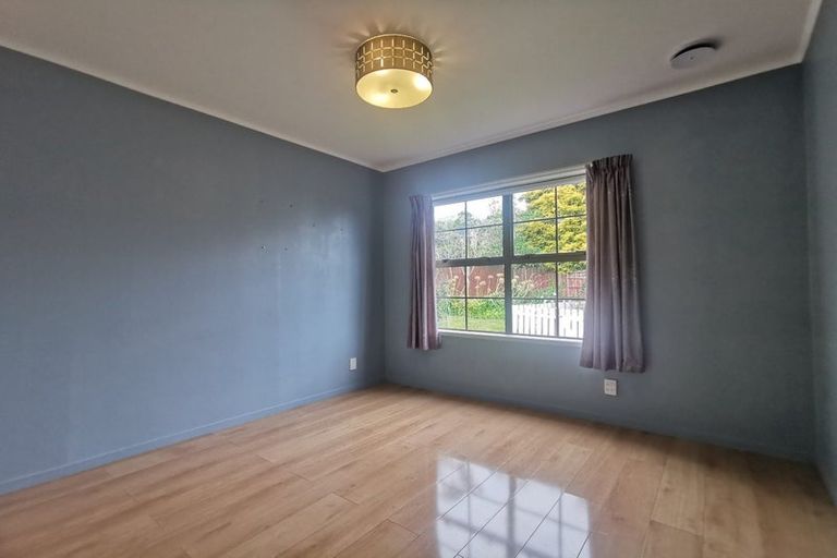 Photo of property in 17 Palmetto Place, Goodwood Heights, Auckland, 2105