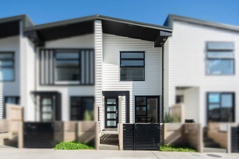 Photo of property in 20 Rauemi Way, Te Atatu South, Auckland, 0610