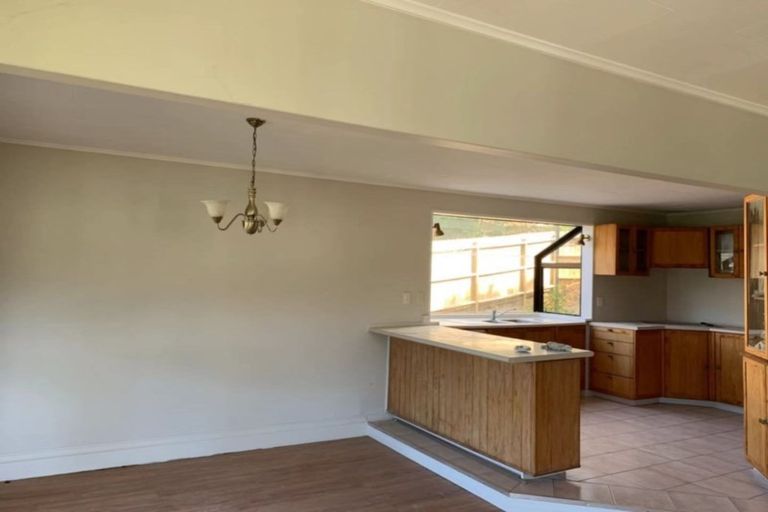 Photo of property in 72 Seaview Road, Glenfield, Auckland, 0629