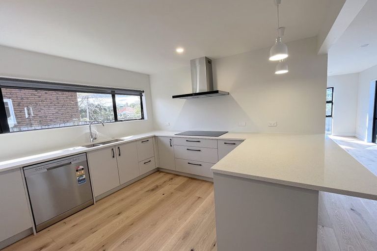 Photo of property in 2/67 Nile Road, Milford, Auckland, 0620