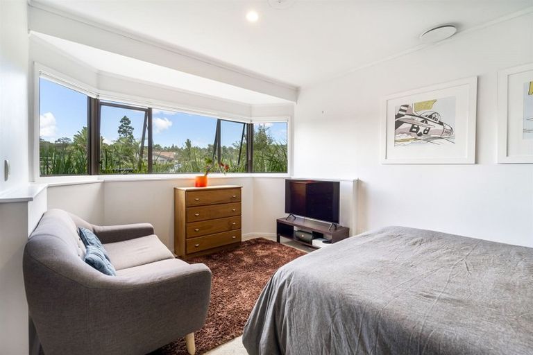 Photo of property in 27 Macnay Way, Murrays Bay, Auckland, 0630