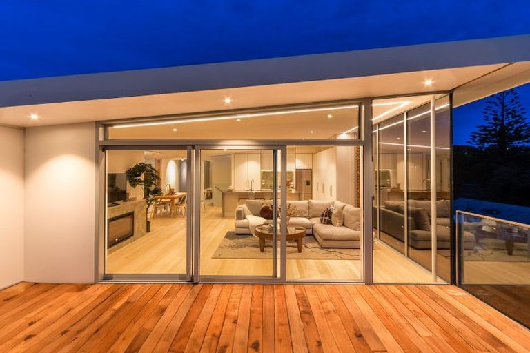 Photo of property in 20a Queens Road, Waikanae Beach, Waikanae, 5036