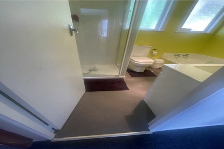 Photo of property in 11 Innes Way, Newlands, Wellington, 6037