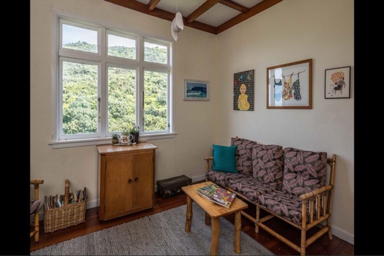 Photo of property in 175 Houghton Bay Road, Houghton Bay, Wellington, 6023
