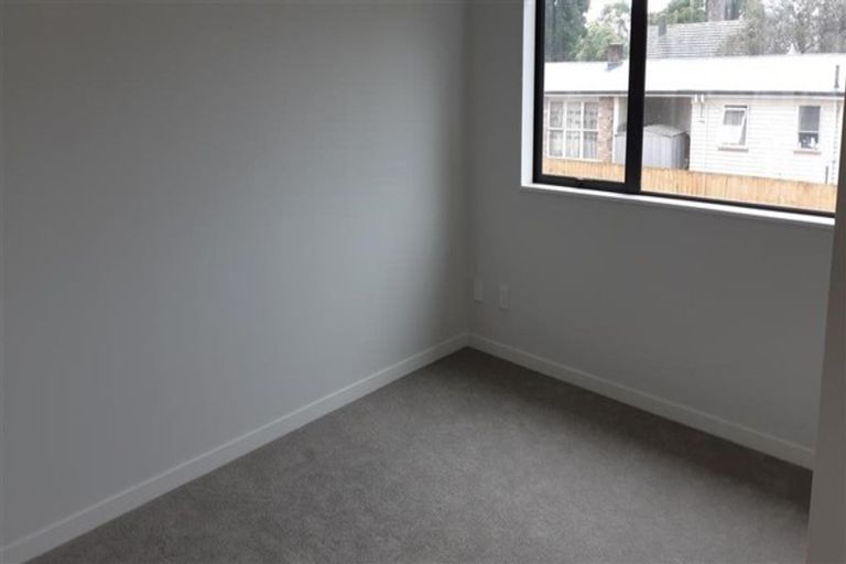 Photo of property in 7c Holland Avenue, Point England, Auckland, 1072
