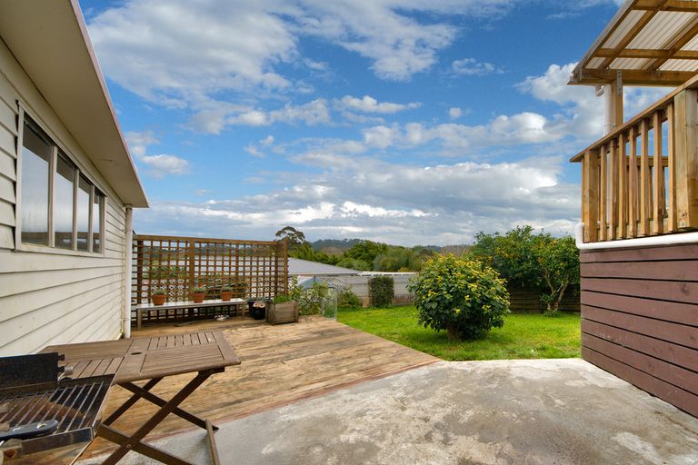 Photo of property in 55 La Rosa Street, Green Bay, Auckland, 0604