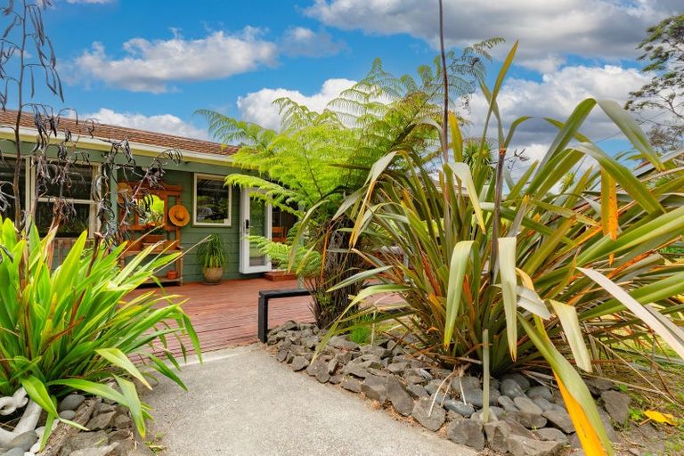 Photo of property in 18 Steam Hauler Track, Waitakere, Henderson, 0782