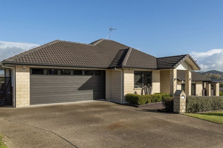 Photo of property in 2 Crater Close, Pyes Pa, Tauranga, 3112