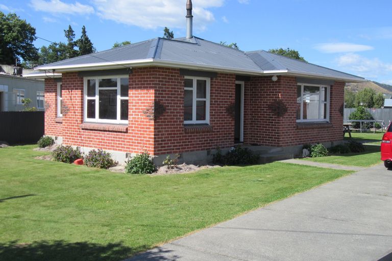 Photo of property in 1 Betten Street, Waimate, 7924