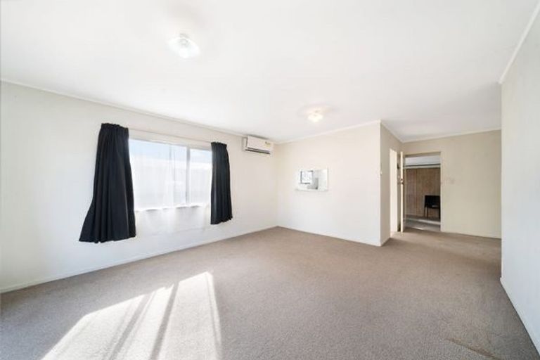 Photo of property in 1/47 Flanshaw Road, Te Atatu South, Auckland, 0610