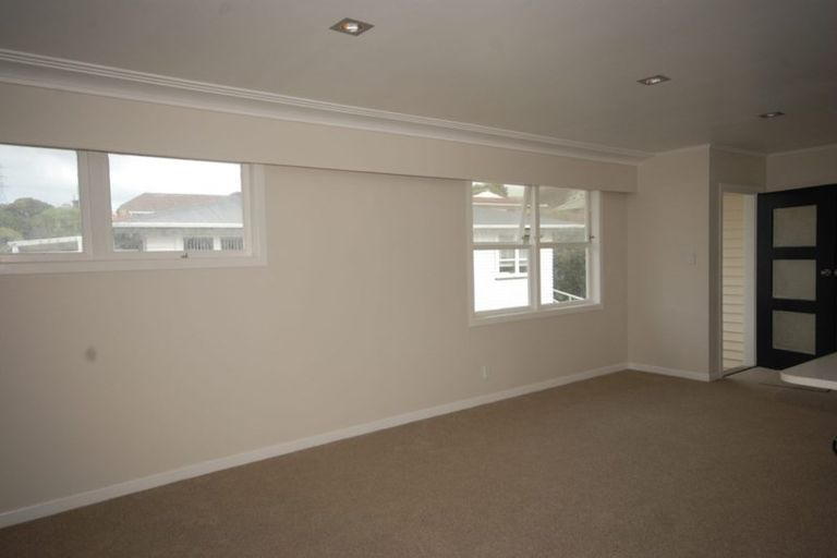 Photo of property in 100 Oakdale Road, Mount Roskill, Auckland, 1041