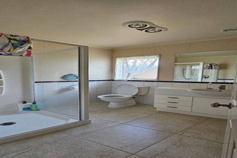 Photo of property in 4 Oswald Close, Flat Bush, Auckland, 2016