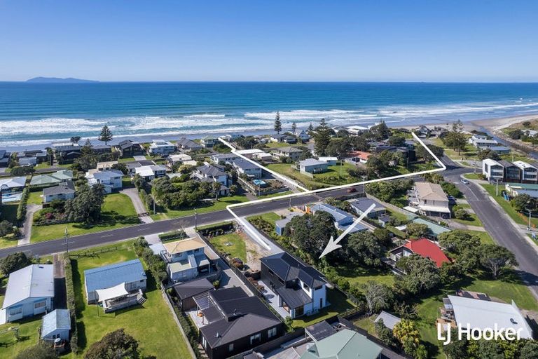Photo of property in 1/40 Waiparaheka Drive, Wainui, 0932