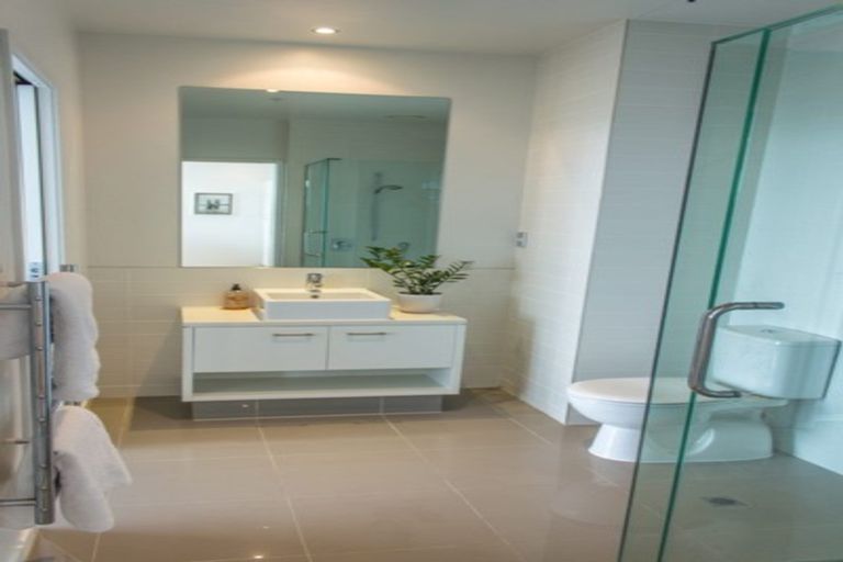 Photo of property in Sentinel Apartments, 902/3 Northcroft Street, Takapuna, Auckland, 0622