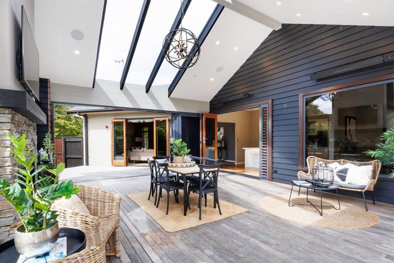 Photo of property in 7 Titirangi Drive, Fitzherbert, Palmerston North, 4471