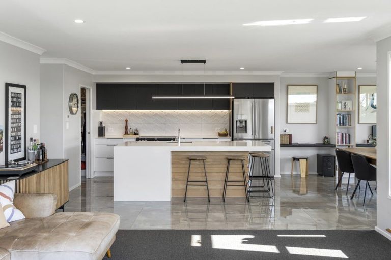 Photo of property in 17 Charlotte Drive, Omokoroa, 3114