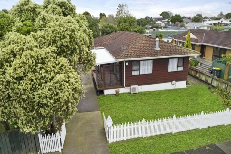 Photo of property in 23 Lane Road, Weymouth, Auckland, 2103