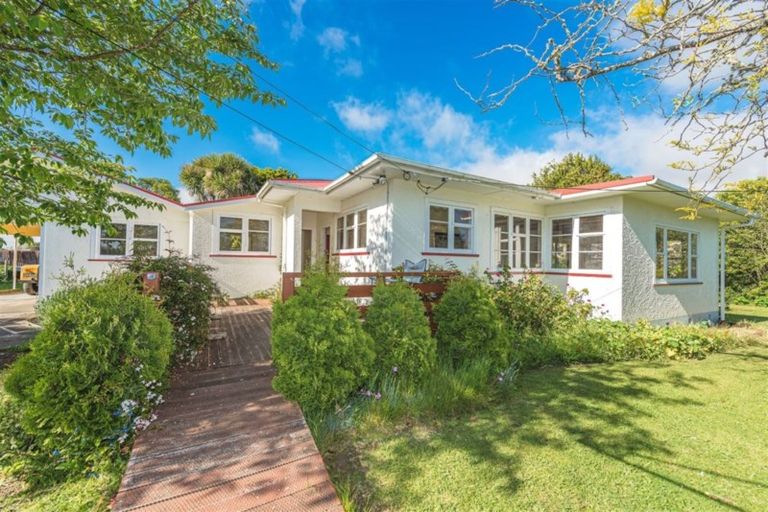 Photo of property in 32 Suther Street, Waverley, 4510