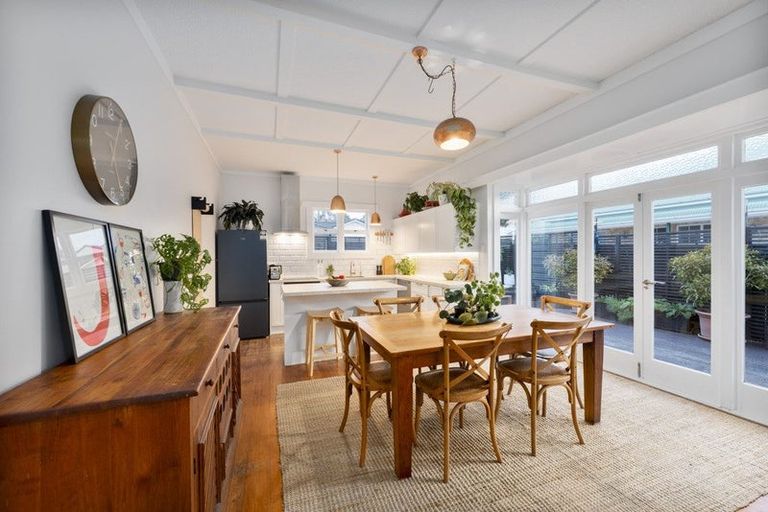 Photo of property in 13 Elcoat Avenue, Henderson, Auckland, 0612