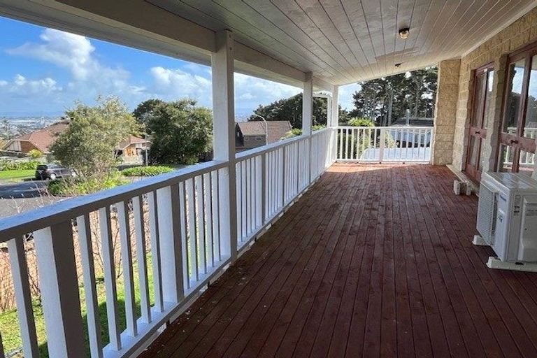 Photo of property in 24 Hurstbourn Priors, Goodwood Heights, Auckland, 2105