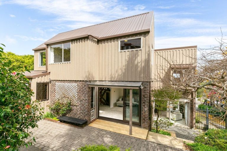 Photo of property in 7 Nadia Grove, Khandallah, Wellington, 6035