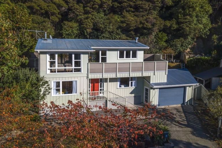 Photo of property in 1 Kenef Road, Paremata, Porirua, 5024