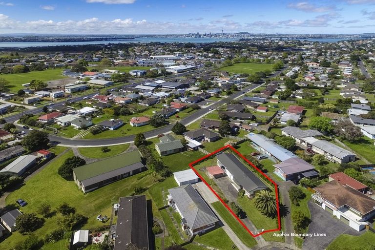 Photo of property in 2/13 Liston Street, Northcote, Auckland, 0627