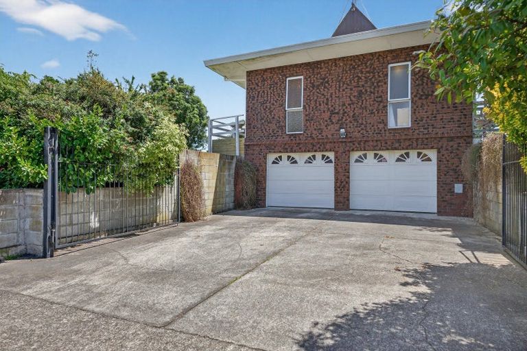 Photo of property in 1 Colonial Place, Kelvin Grove, Palmerston North, 4414