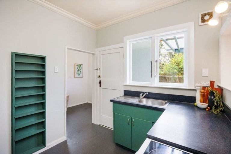 Photo of property in 8 Guy Avenue, Takaro, Palmerston North, 4410