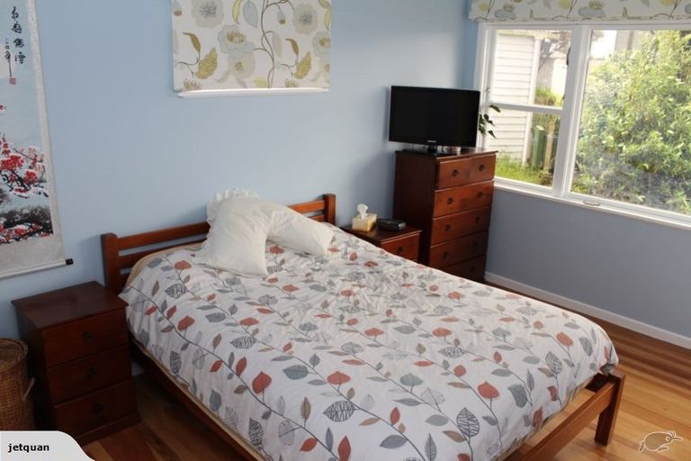 Photo of property in 6 Warren Street, Paparangi, Wellington, 6037