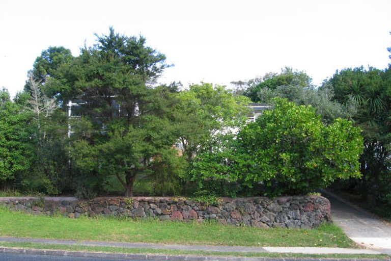 Photo of property in 35 Weatherly Road, Torbay, Auckland, 0630