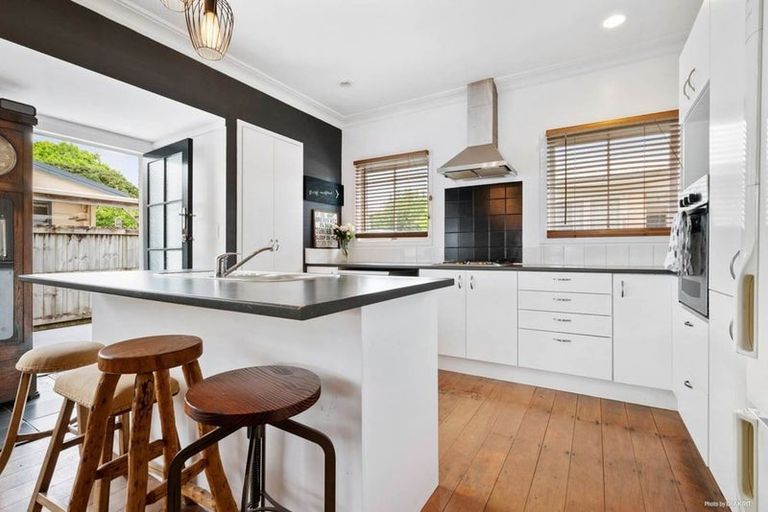 Photo of property in 22 Mellsop Avenue, Waiuku, 2123