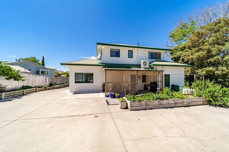 Photo of property in 10 Abbotsford Road, Waipawa, 4210