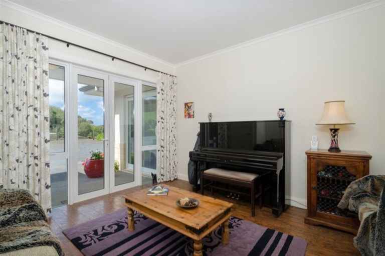 Photo of property in 94c Pomona Road, Kumeu, 0891