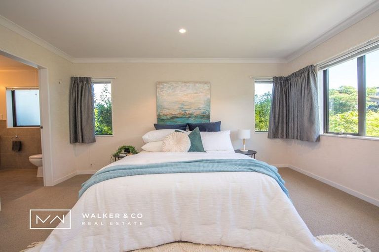 Photo of property in 14 Cosgrove Rise, Riverstone Terraces, Upper Hutt, 5018