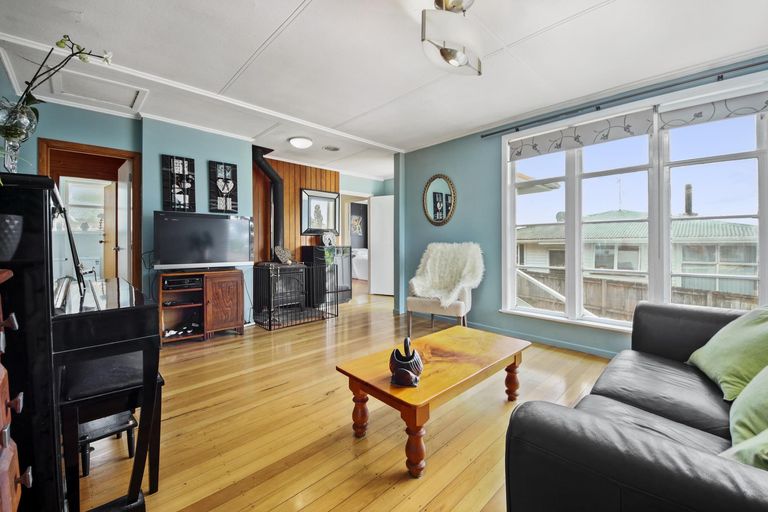 Photo of property in 12 Kereru Street, Henderson, Auckland, 0612