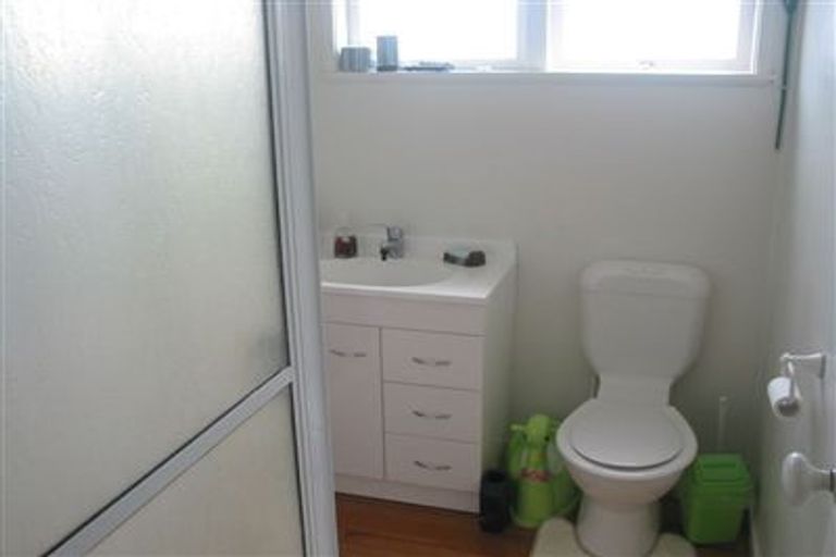 Photo of property in 2/9 East Coast Road, Milford, Auckland, 0620