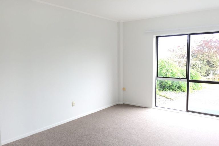 Photo of property in 2/127 Stapleford Crescent, Browns Bay, Auckland, 0630
