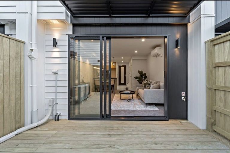 Photo of property in 11/23 Tudor Road, Henderson, Auckland, 0610