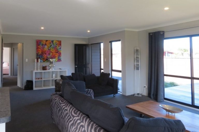 Photo of property in 19 Victoria Street, Coromandel, 3506