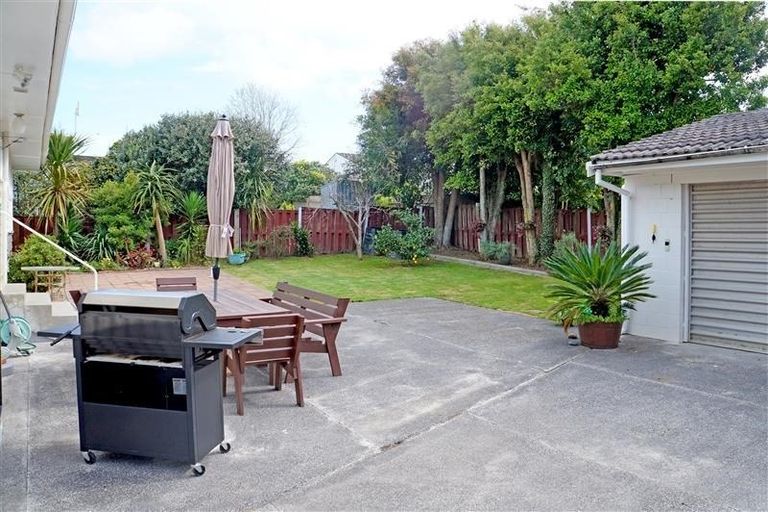 Photo of property in 53 Beechdale Crescent, Pakuranga Heights, Auckland, 2010