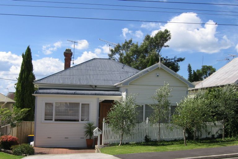 Photo of property in 6 Rutland Road, Stanley Point, Auckland, 0624