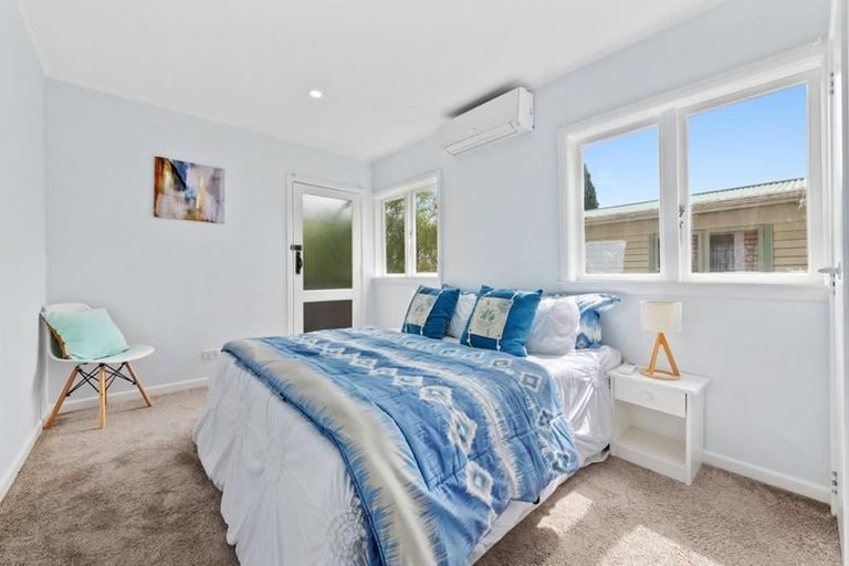 Photo of property in 70 Forrest Hill Road, Forrest Hill, Auckland, 0620