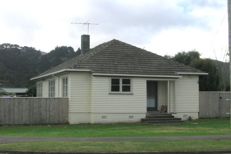 Photo of property in 19 Reynolds Street, Taita, Lower Hutt, 5011